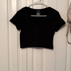 Wild fable black v neck ribbed crop top size medium